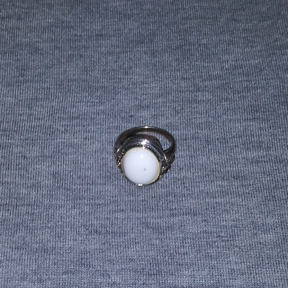 Size 8 vintage sterling silver ring